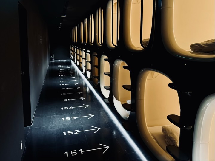 Staying in a capsule hotel before flying back home tomorrow ✈️ 